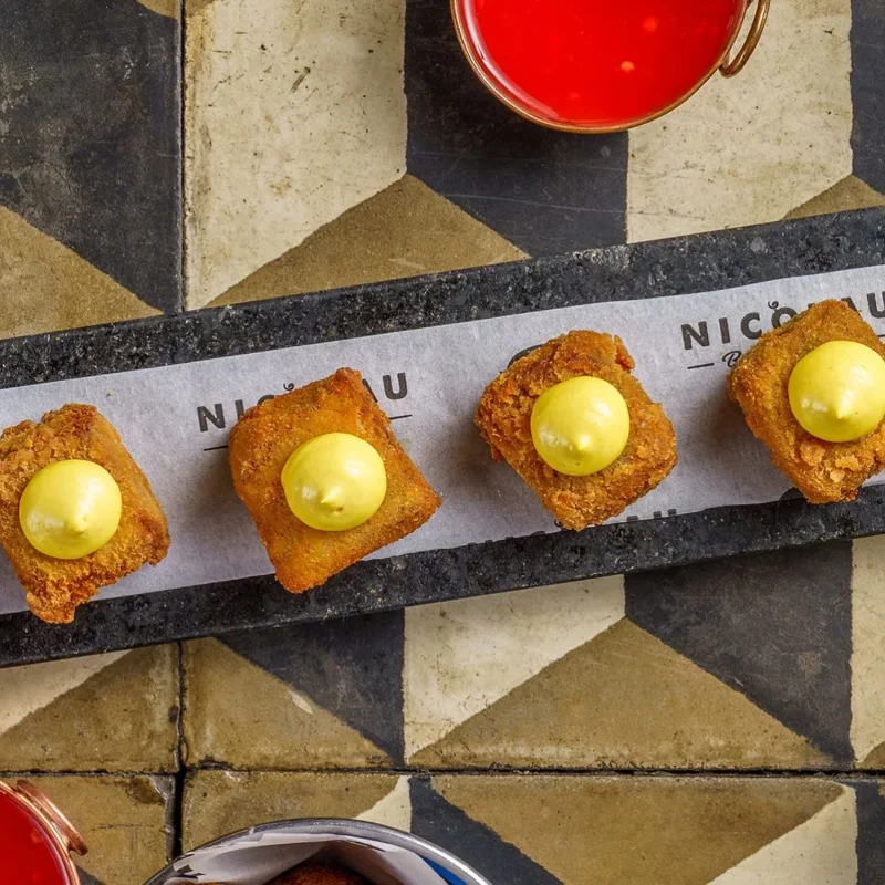 Croquete de rabada com aioli.